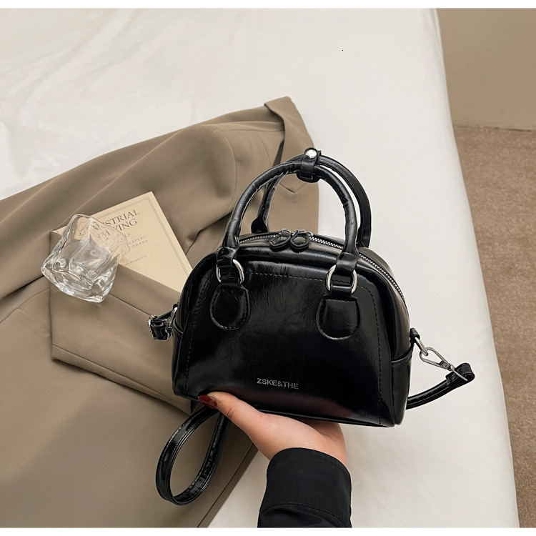 designer Korean Handheld Fashion Casual Shoulder Bag 2025 New Spring Summer Simple Versatile Crossbody Bag High-end Small Square Bag