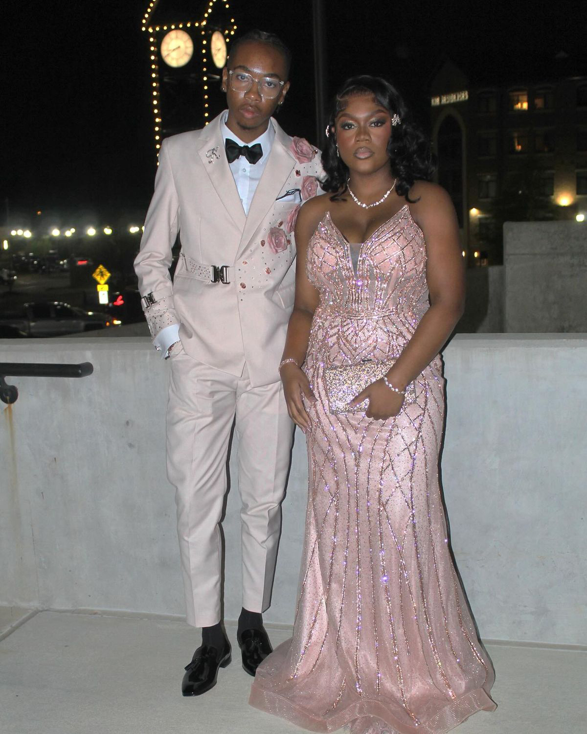 Man Wedding Suits 2 Pieces Set Fit Slim Flowers Pearls Notched Lapel Evening Prom Party Blazer with Belt Rhinestone Customized Jacket Pants Plus Size