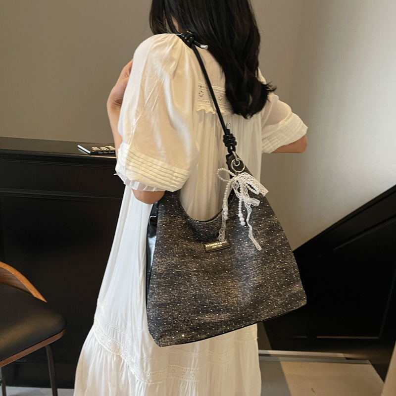 designer Large Capacity Bag for Women 2025 New Pearl Chain Denim Shoulder Bag for College Students Class Commuting Tote Bag