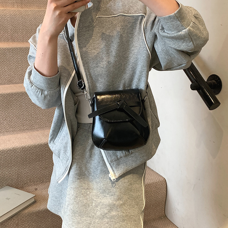 designer High-end Handheld Small Square Bag 2025 New Spring Trend Niche Fashion Simple Shoulder Bag Trendy Crossbody Phone Bag