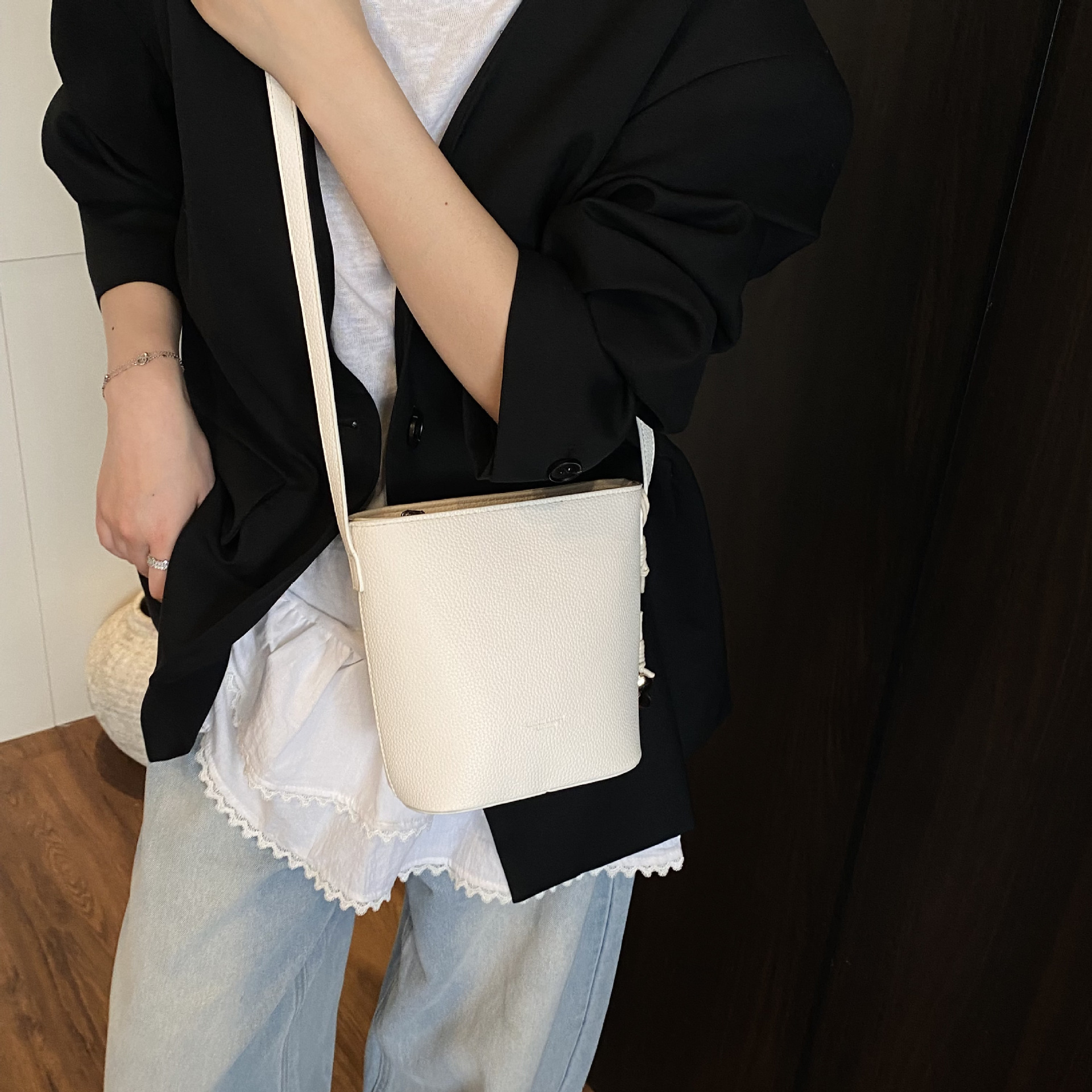 designer Korean Style Niche Design Fashion Simple Handbag Commuter Bag for Women 2025 Summer New Single Shoulder Crossbody Bucket Bag