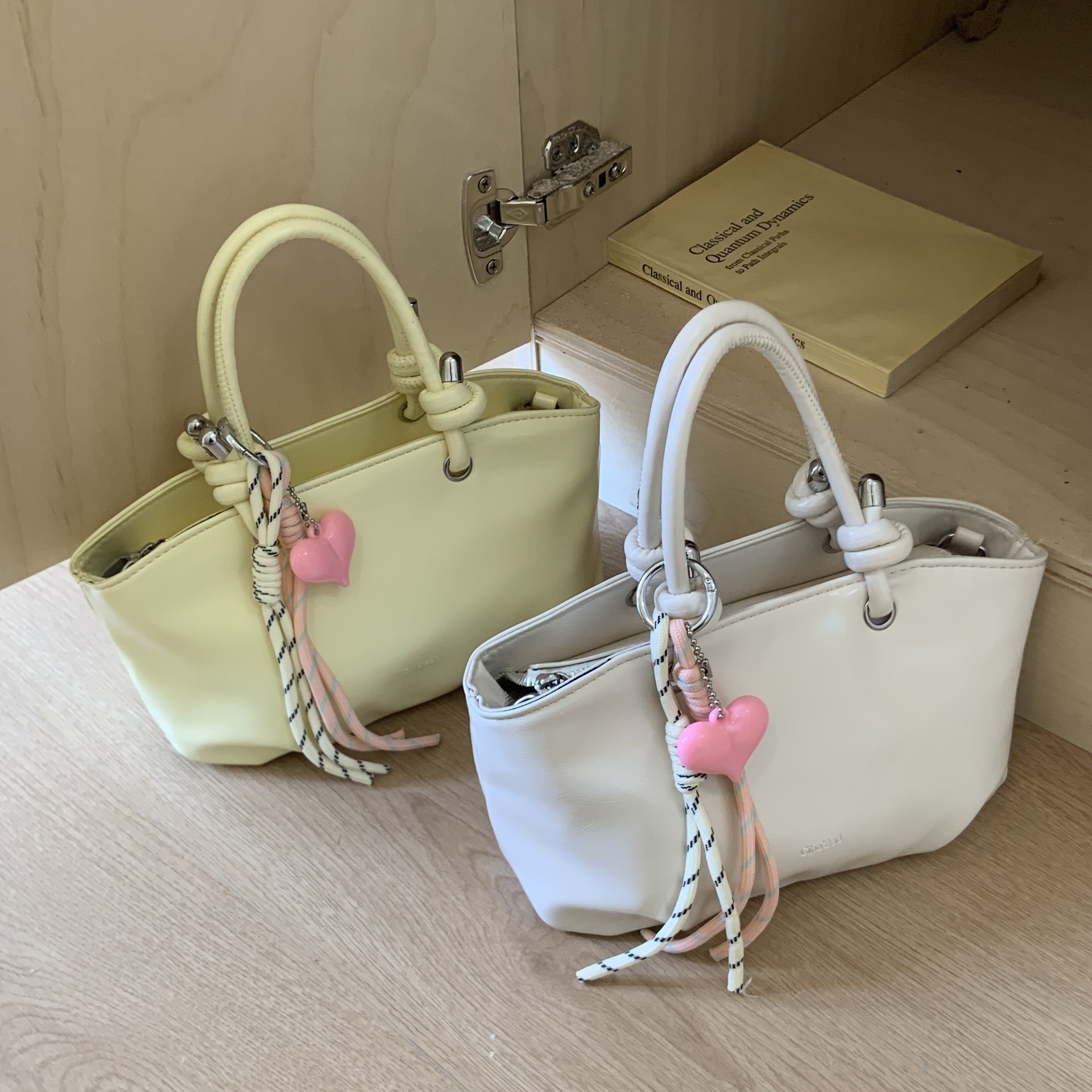 designer Work Commute Handheld Underarm Bag for Women 2025 Autumn New Fashion Simple Shoulder Bag High-end Tote Bag for Women