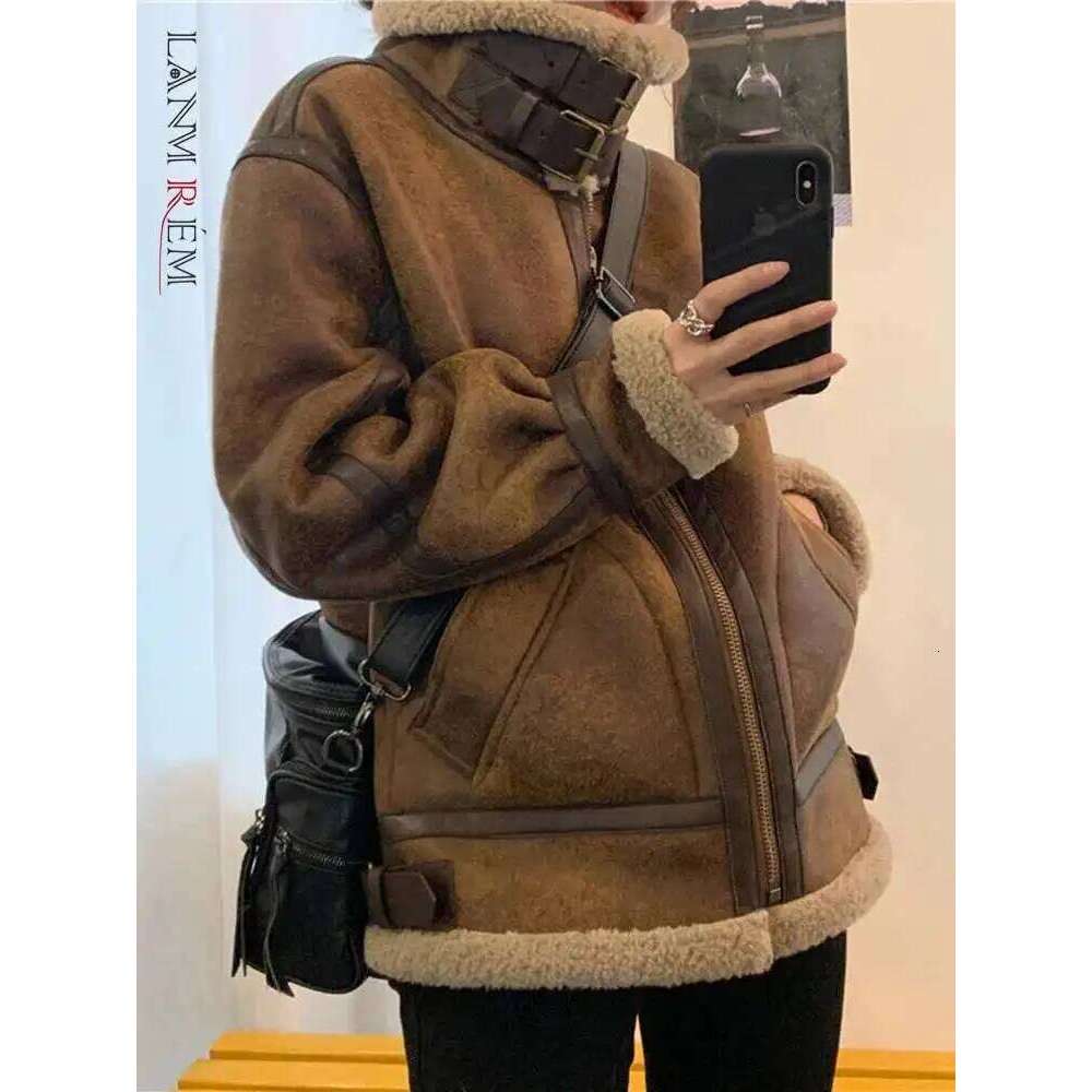 LANMREM Vintage Lamb Fur Winter Coat Women Belt Spliced Collar Design Zipper Slim Warm Jackets Fashion 2024 New Clothing 2VV112