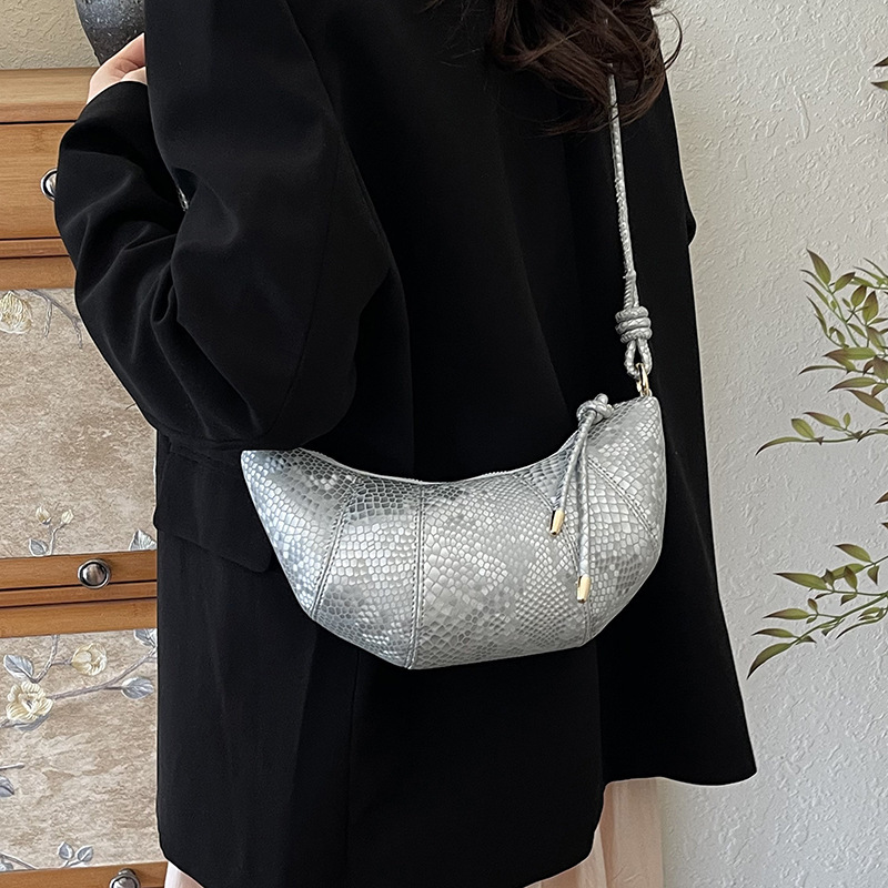 designer French Style Niche Texture Crossbody Horn Bag for Women 2025 Spring Fashion Versatile Dumpling Bag Simple Shoulder Bag Trend