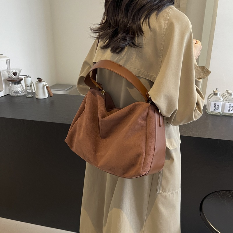 Free Shipping Korean Style Large Capacity Tote Bag Simple Shopping Bag Designer Trendy Suede Shoulder Underarm Bag 2025 Autumn New Retro Bag For Women