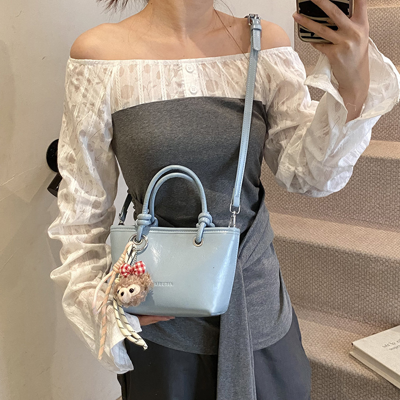 designer Korean Style High-End Fashion Small Bag 2025 New Versatile Simple Handbag for Work Commute Shoulder Crossbody Bag