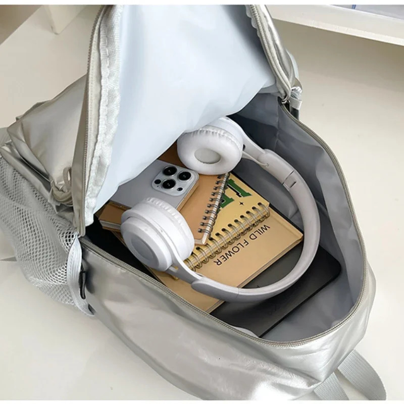 Large Capacity Shoulder Backpack Silver Nylon Commuting Backpack Women College Students Waterproof Lightweight Travel Schoolbag 250530