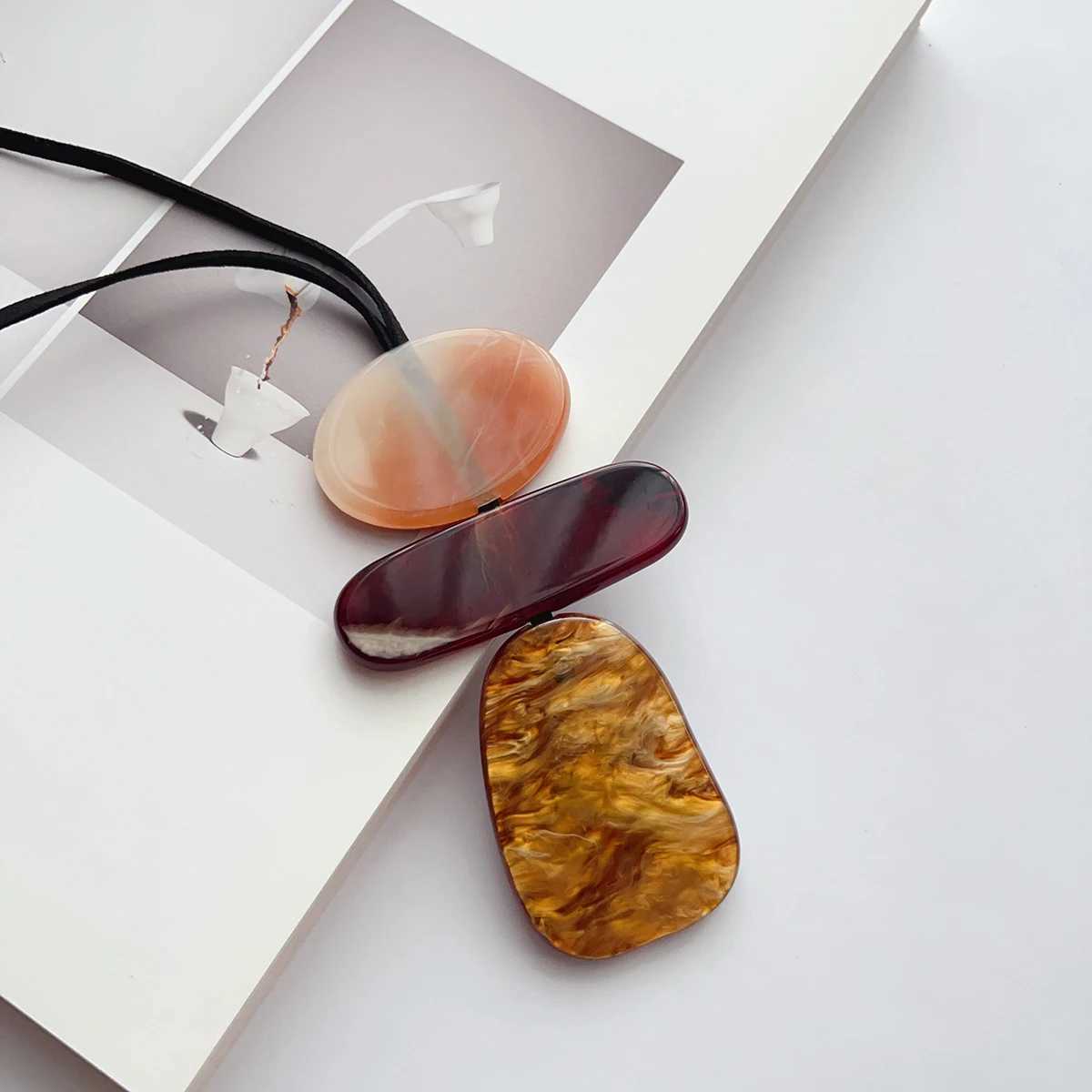 Fashion simple retro Bohemian style acrylic resin irregular personality pendant long autumn winter sweater chain necklace for women XJ250604