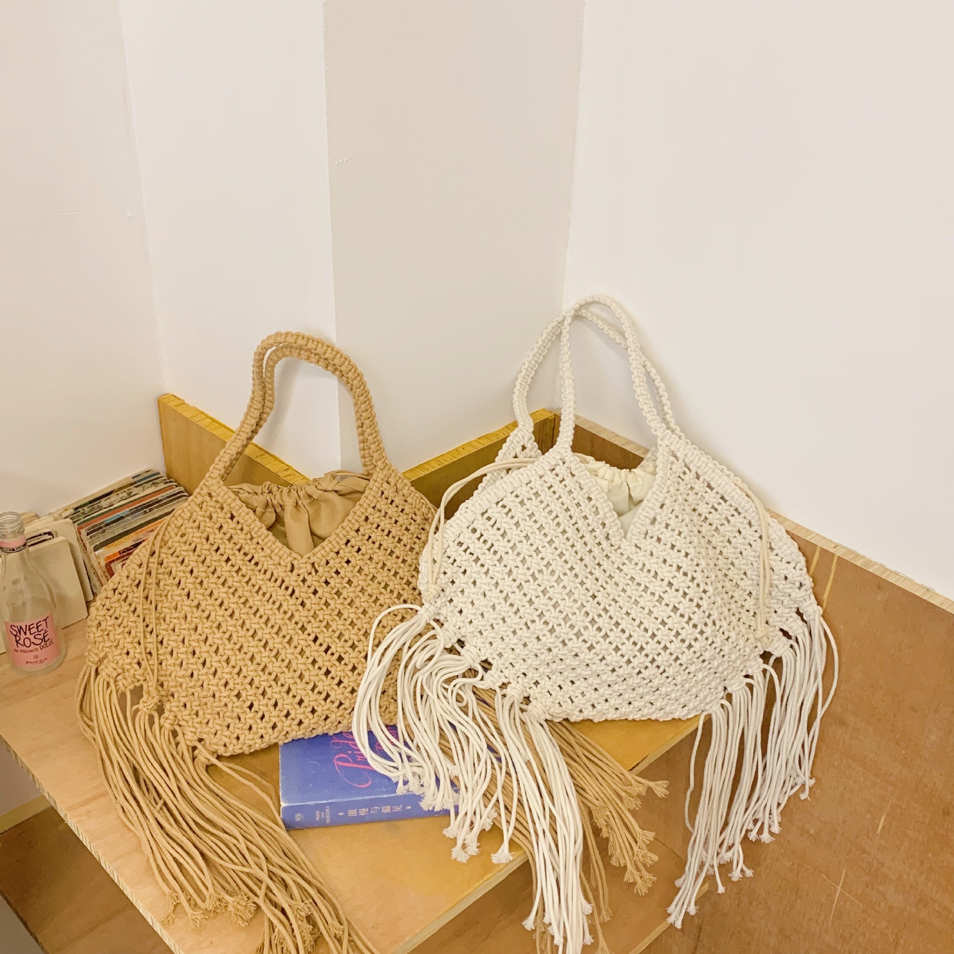designer Vintage Tassel Bag for Women, Hollow Handwoven Beach Bag, New Commuter Shoulder Versatile Tot