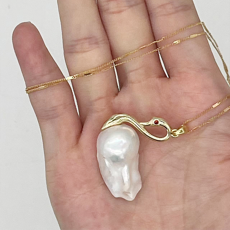 Retro Style Natural Pearls Pendant with Unique Swan Design - Necklaces for Women