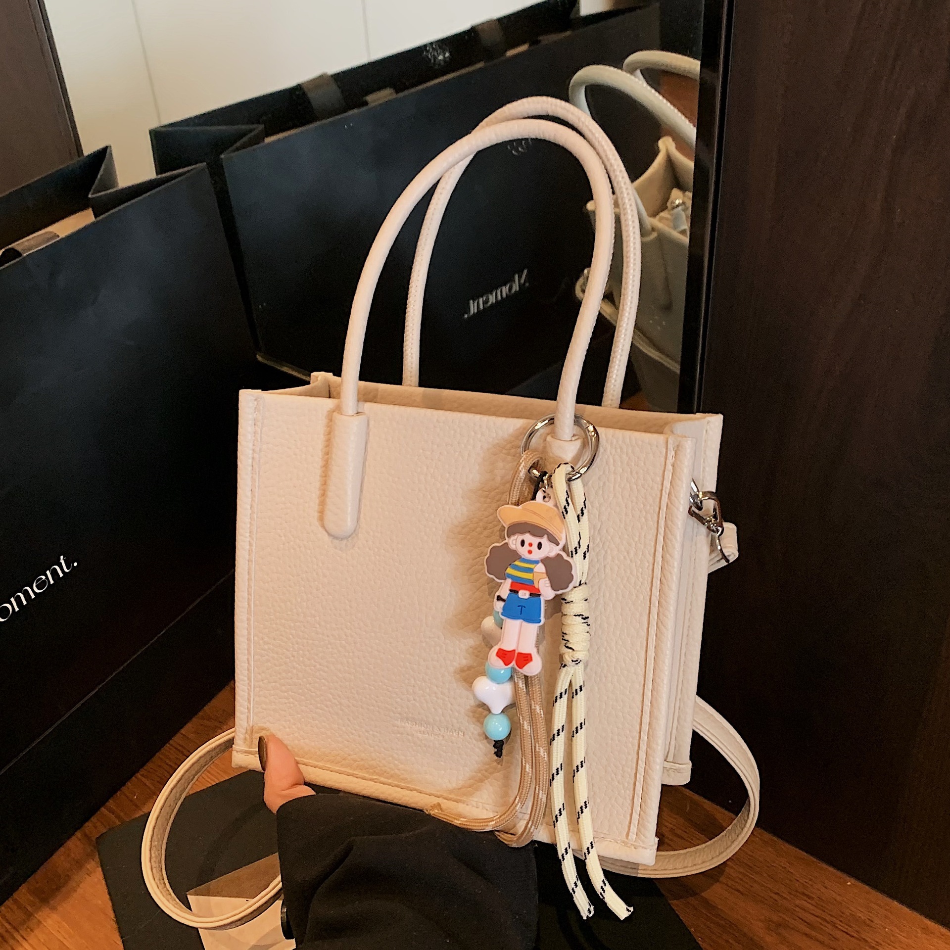 designer Large Capacity Bag for Women Summer 2025 New Fashion High-end Versatile Commuter Shoulder Underarm Tote Bag