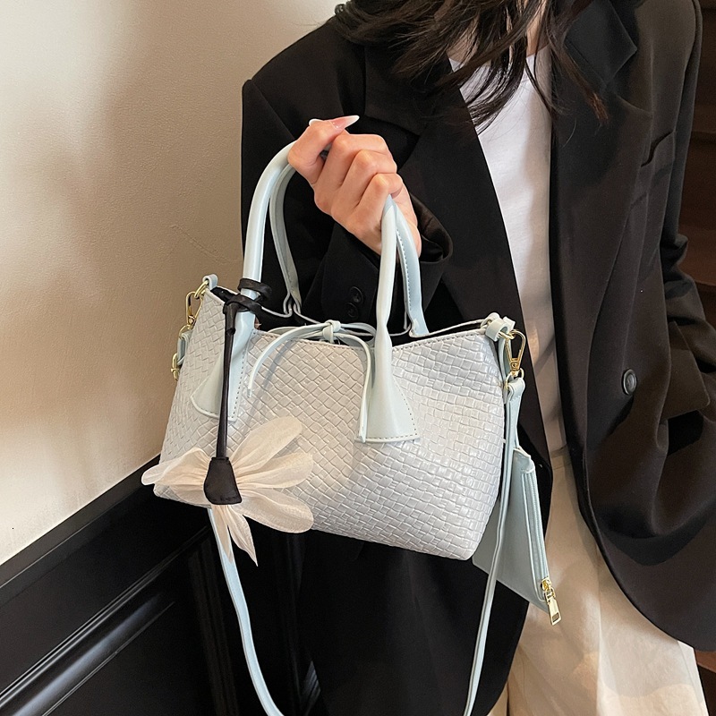 designer Korean Niche Handwoven Bag for Women 2025 New Trendy Fashion Commuter Basket Bag Super Popular Small Tote Bag