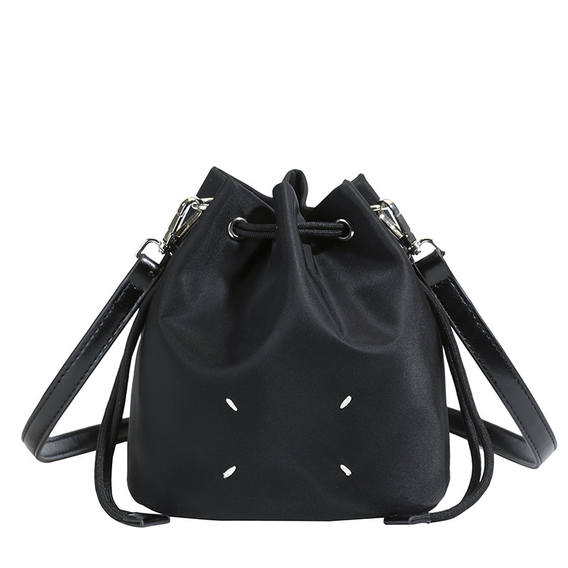 designer 2025 New Fashion Versatile High-End Drawstring Bucket Bag for Women Solid Color Niche Design Casual Shoulder Crossbody Bag