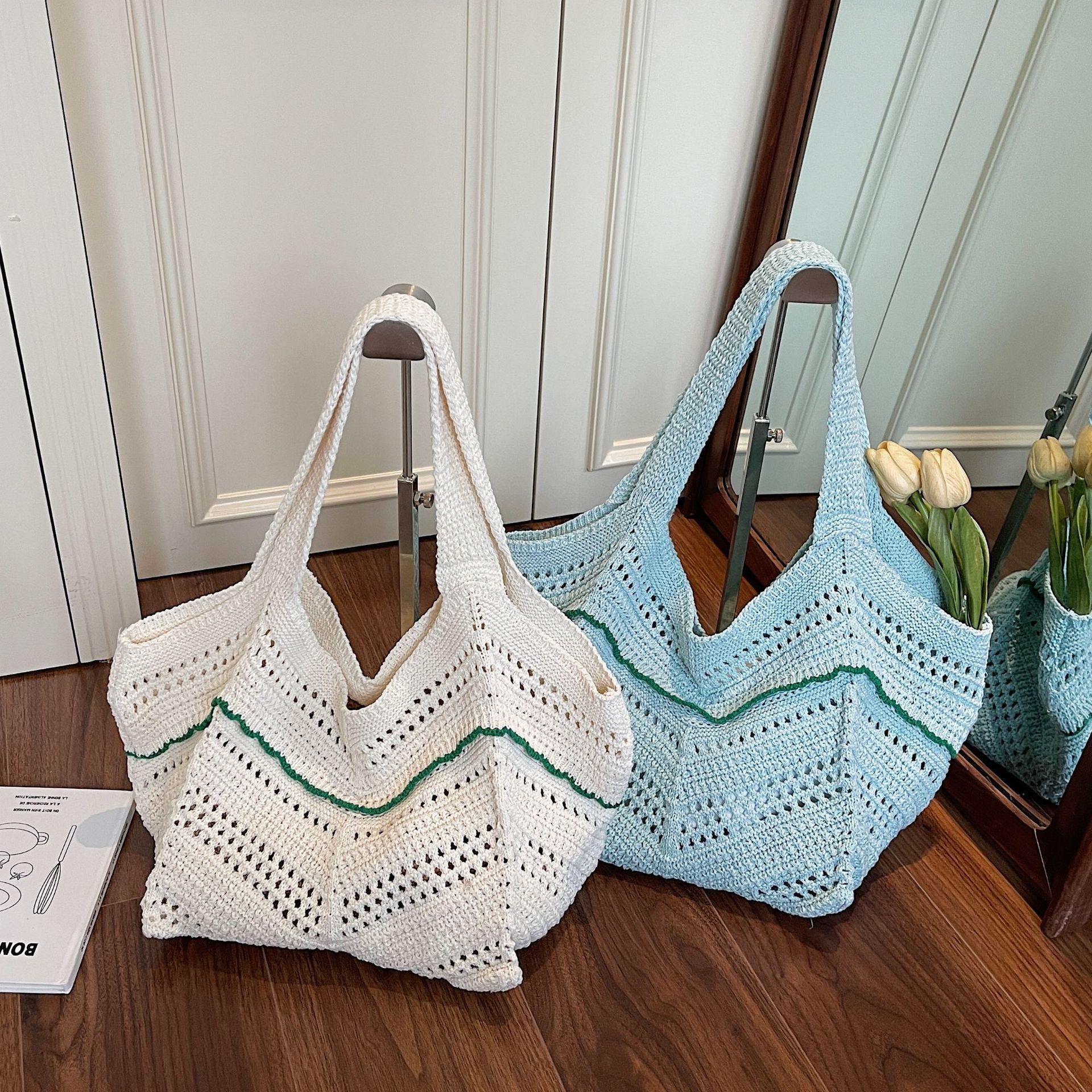 designer Knitted Bag for Women 2025 New Knitted Hollow Shoulder Tote Bag Lazy Style Beach Vacation Bag