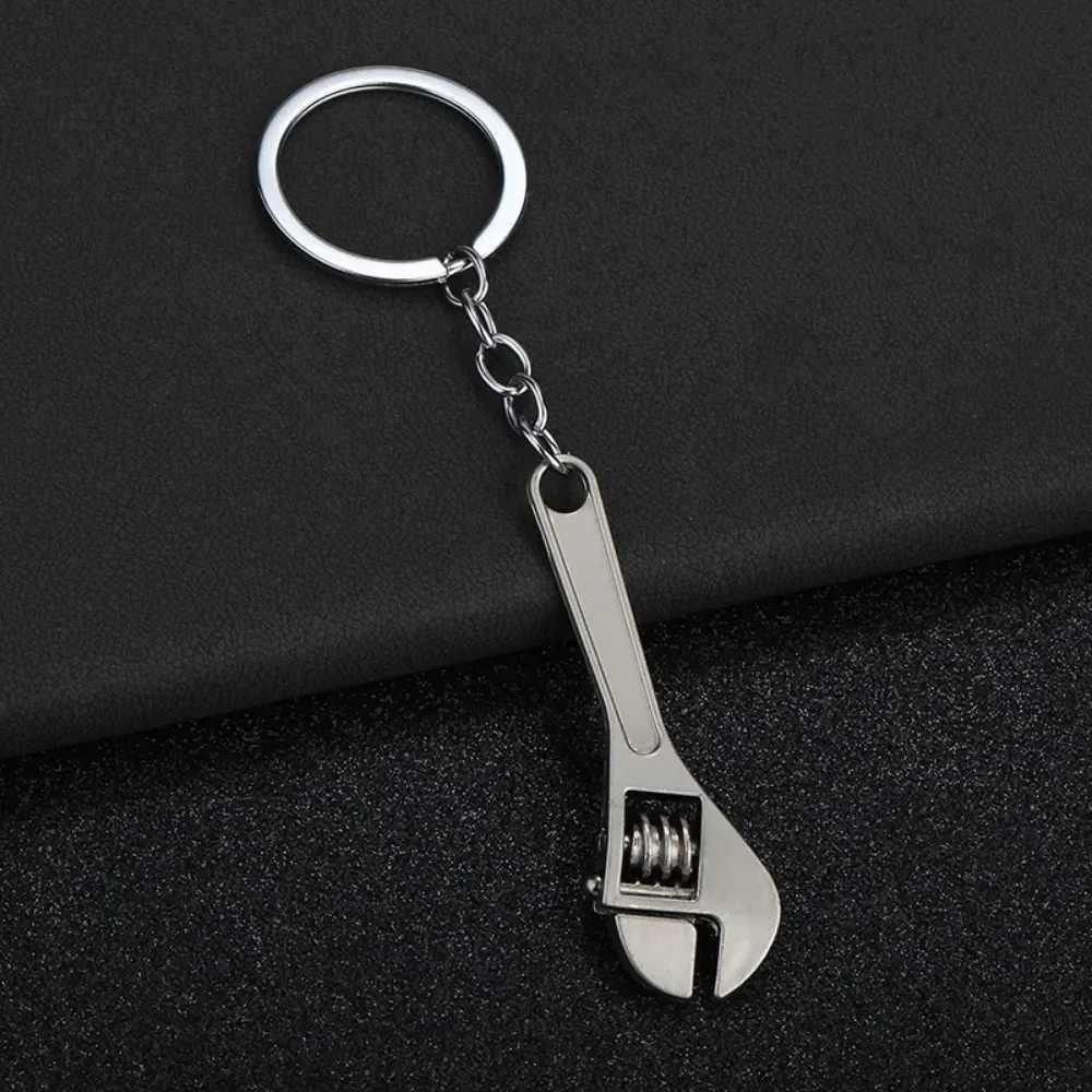 Pretend Play Set Mini Construction Multi Small Tools Metal Keychain Assorted Designs for Creative Play Gift DIY Toy Car Keyring W250604