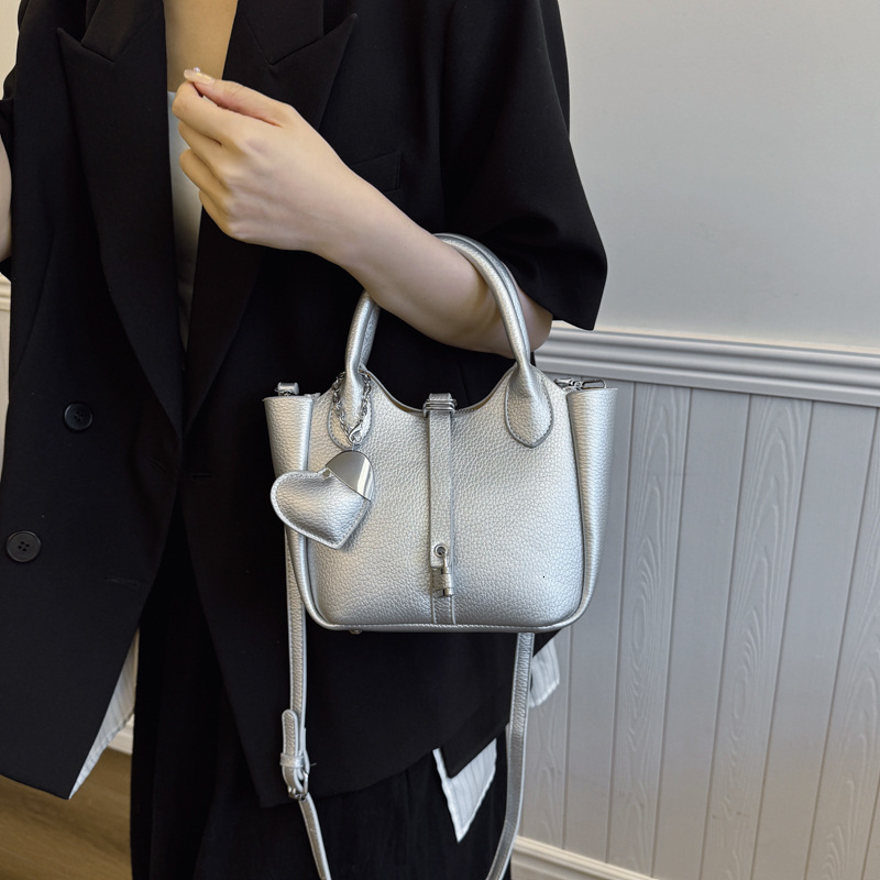 designer Korean Style Fashion Handheld Bucket Bag for Women 2025 Spring New Simple Versatile Shoulder Bag High-end Casual Women's Bag
