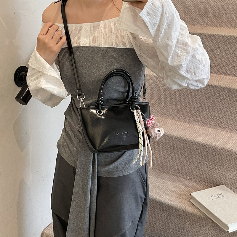 designer Korean Style High-End Fashion Small Bag 2025 New Versatile Simple Handbag for Work Commute Shoulder Crossbody Bag