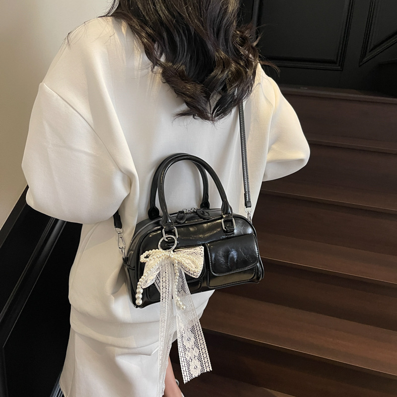 designer Trendy Niche Handheld Bowling Ball Bag for Women 2025 New Casual Versatile Shoulder Bag Soft Leather Crossbody Pillow Bag