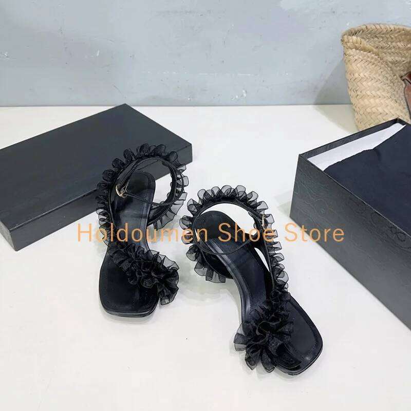 Novel Pleated Mesh ing Leather Design Strange Style Heel Square Toe Ankle Strap Buckle Fashion Catwalk Sandal