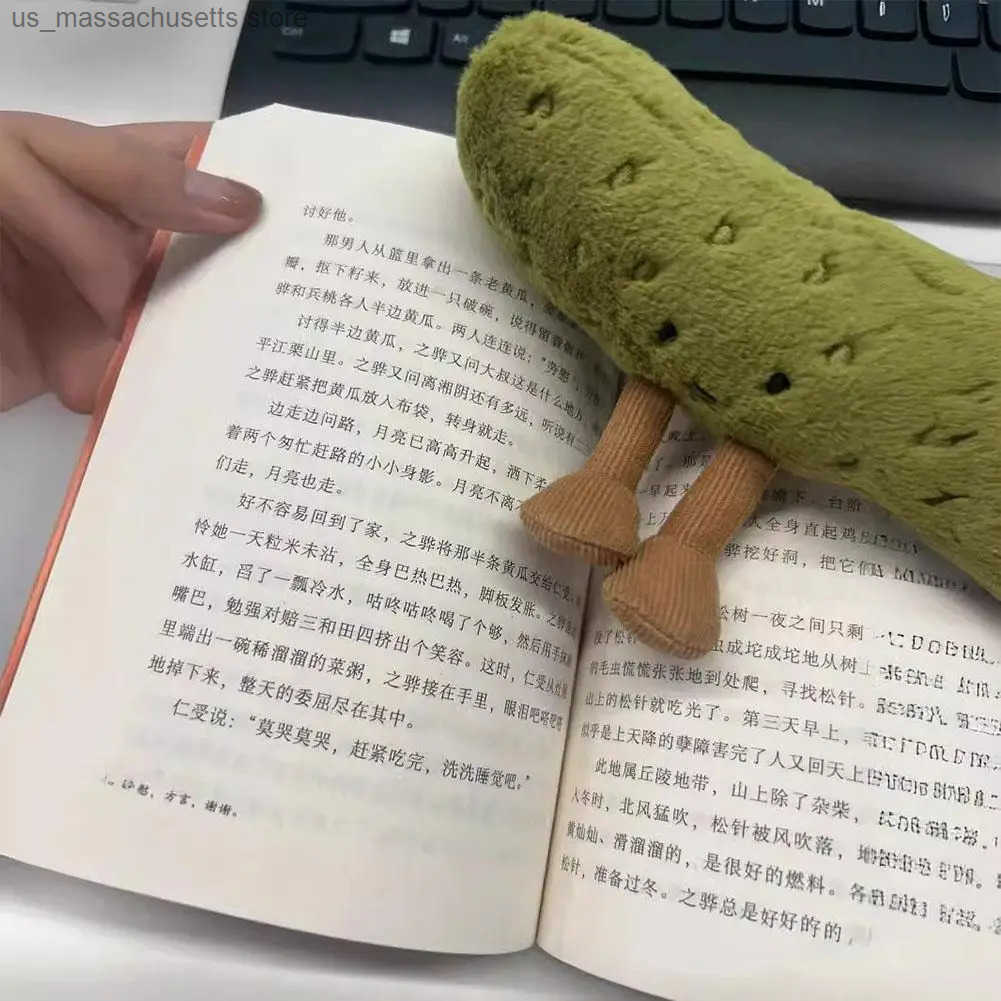 Creative Pickled Cucumber Shaped Plush Toys Super Cute Simulated Cucumber Doll Sofa Home Bedside Pillow Trendy Play Ornaments y250604EHLN