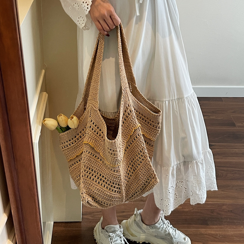 designer Knitted Bag for Women 2025 New Knitted Hollow Shoulder Tote Bag Lazy Style Beach Vacation Bag