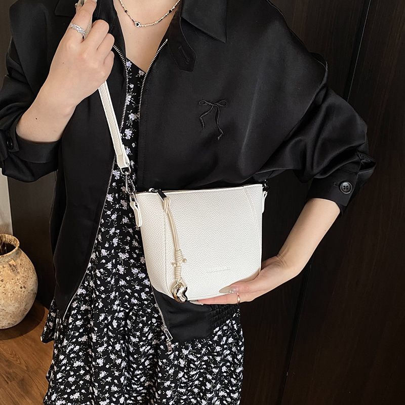 designer 2025 New High-Quality Texture Korean Style Simple Casual Bucket Bag for Women Fashionable Texture Commuter Shoulder Crossbody Bag for Women