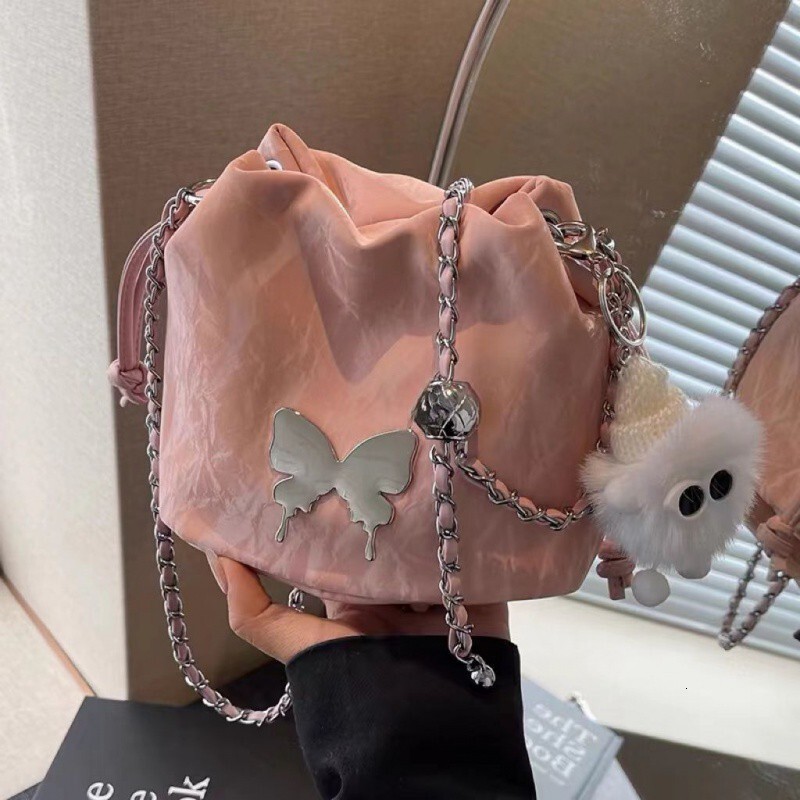Summer women's small bag new design sense niche designer chain crossbody bag fashionable hot water bucket bag shoulder bag