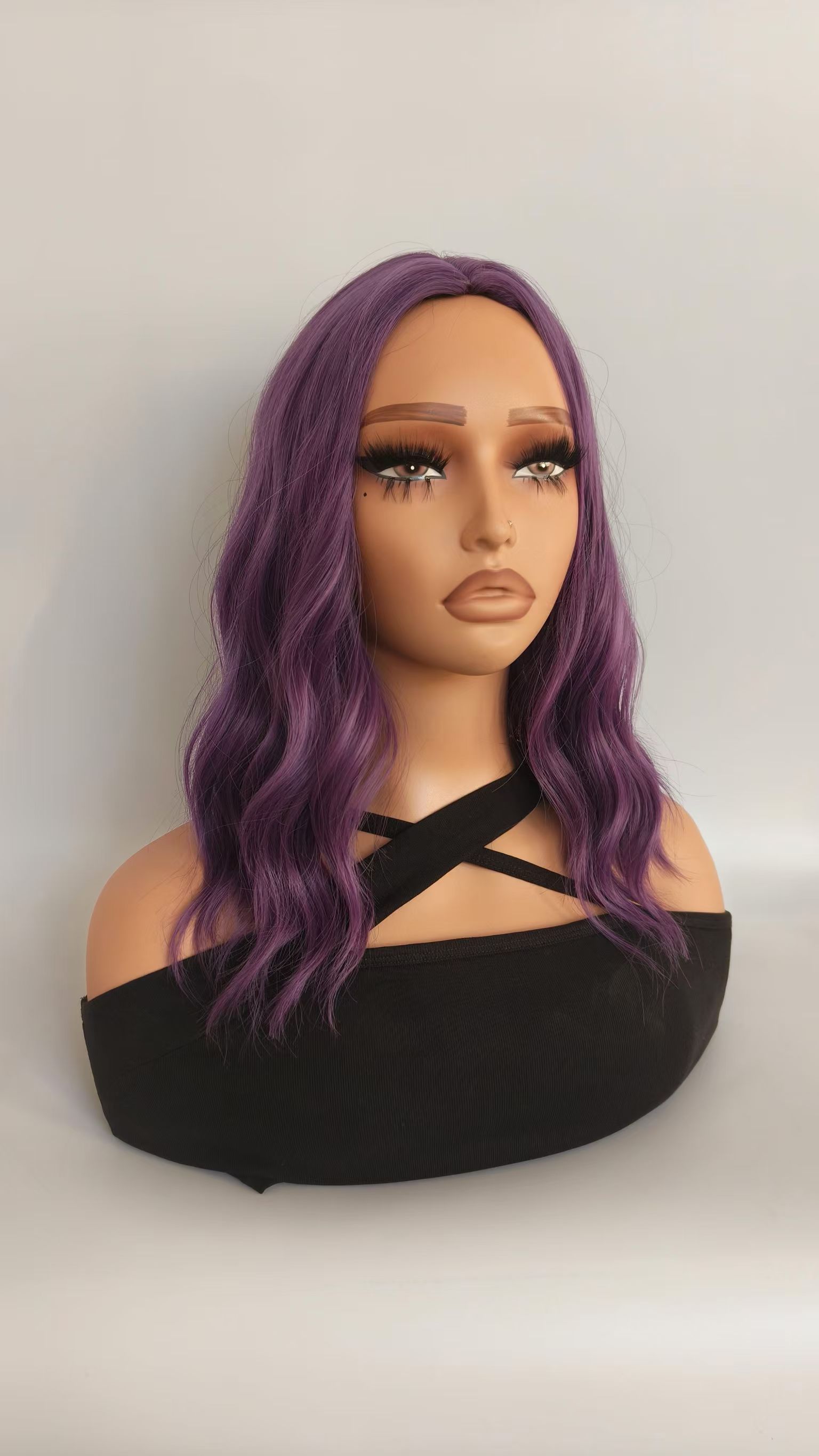 Elegant Ladies' Curly Bob Wig Featuring Floral Laced Edging