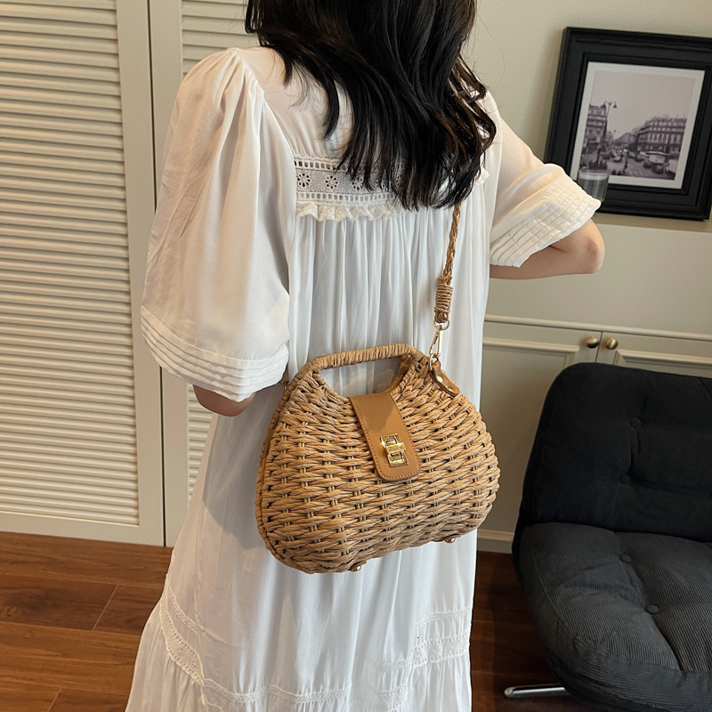 designer Summer Trend Beach Small Bag New Fashion Women's Handheld Straw Woven Shell Bag High-end Crossbody Handbag