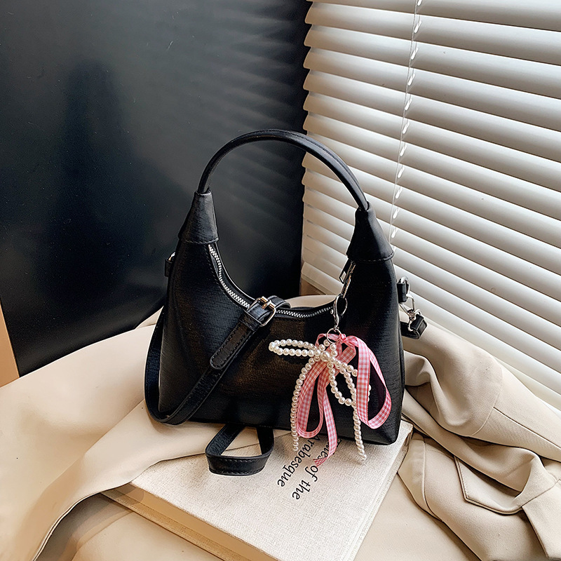 Small niche design, fashionable and simple shoulder bag, casual multifunctional crossbody bag, designer, large capacity handbag