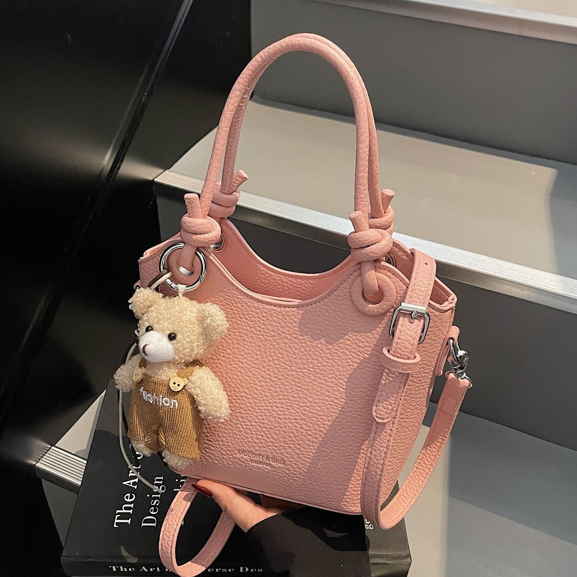 designer Lychee Pattern Fashion Casual Bucket Bag for Women 2025 New Trendy Shoulder Bag for Work Commute Stylish Crossbody Bag