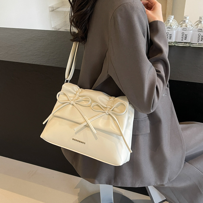 Korean Designer Style Retro Fashion Large Capacity Bag For Women 2025 Shopping Bag Free Shipping New Bowknot Small Square Bag Niche High-end Shoulder 