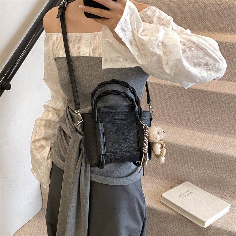 designer High-end Retro Bag for Women 2025 New Spring Summer Trend Versatile Crossbody Bag Fashion Simple Handbag Bucket Bag
