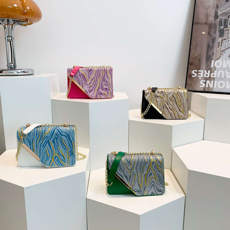 2025 Summer Style Textured Color-Block Shoulder Women, Trendy and Stylish Crossbody Bag for Ladies This Year