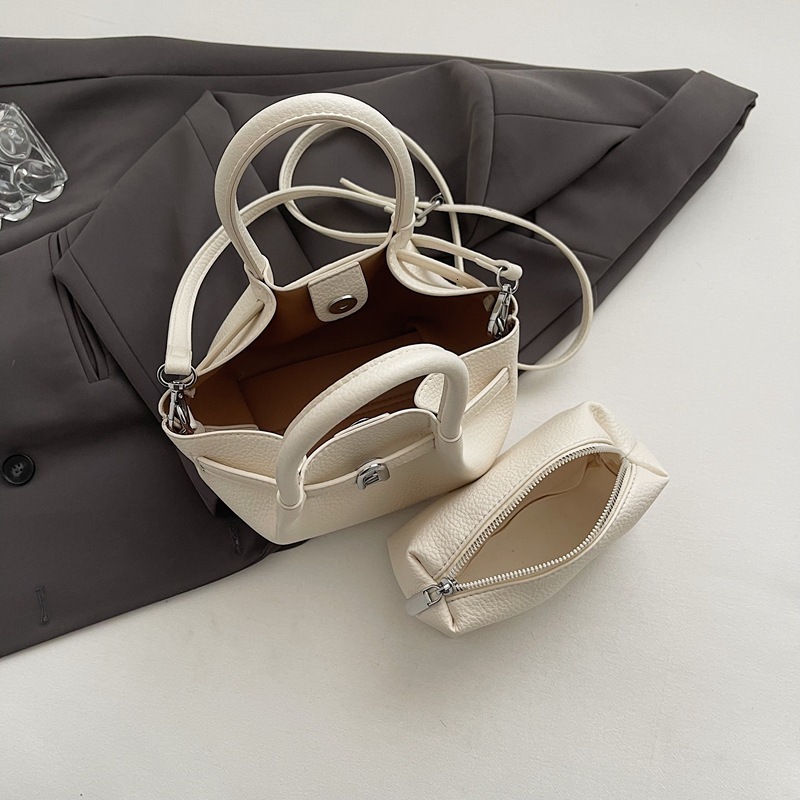 designer High-end Commuter Casual Soft Leather Tote Bag for Women 2025 New Niche Versatile Shoulder Crossbody Bag