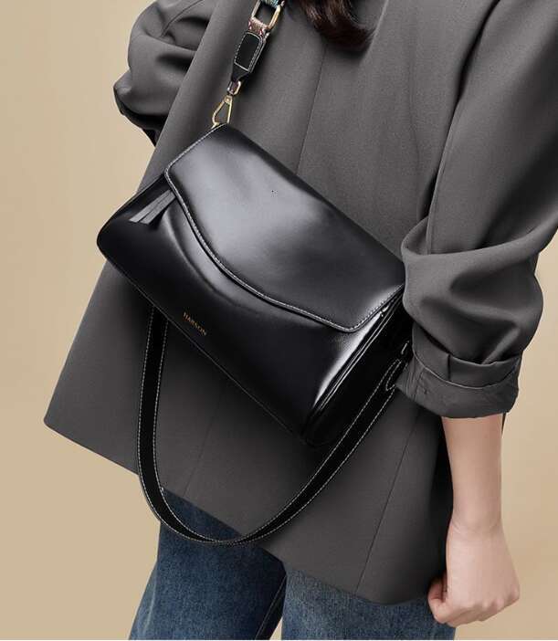 Woman bag 2025 New High-Value Genuine Leather Large Capacity Shoulder Crossbody Niche Fashion Versatile Pillow Bag