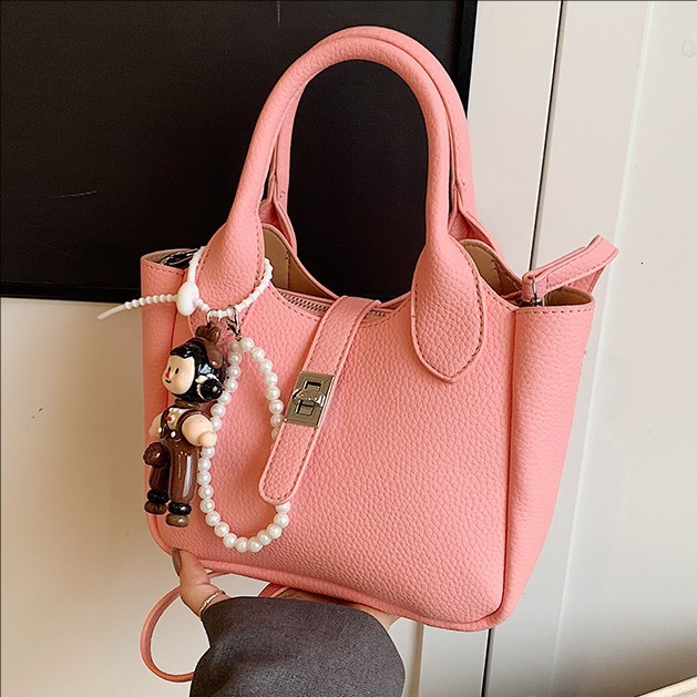 designer Hot-Selling Soft Leather Tote Bag for Women 2025 New Fashionable Versatile Stylish Shoulder Underarm Commuter Crossbody Bag