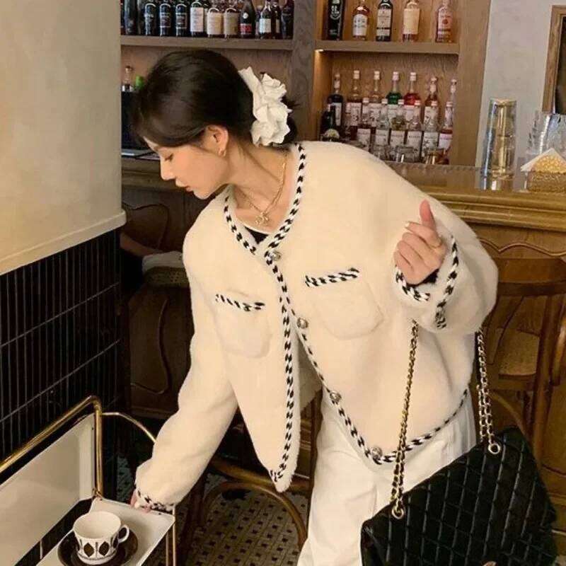 Winter New Women100% Full Short Coat Female Fashion Patchwork Loose Round Neck Lamb Wool Outcoat Casual Versatile Outerwear