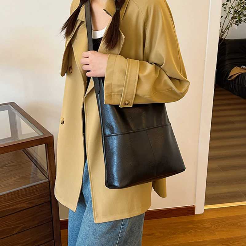 INS Simple Commuter Underarm Tote Large Capacity Premium Feeling Shoulder Crossbody BagXJ250604