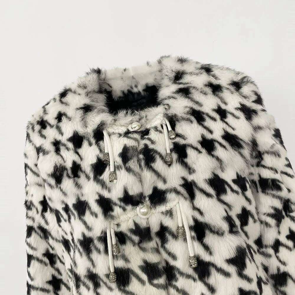 MENINA 2025 New Real Natural Rabbit Fur Coat Winter Jacket Women Thick Warm Pattern Elegant Outerwear Streetwear Fashion Tops