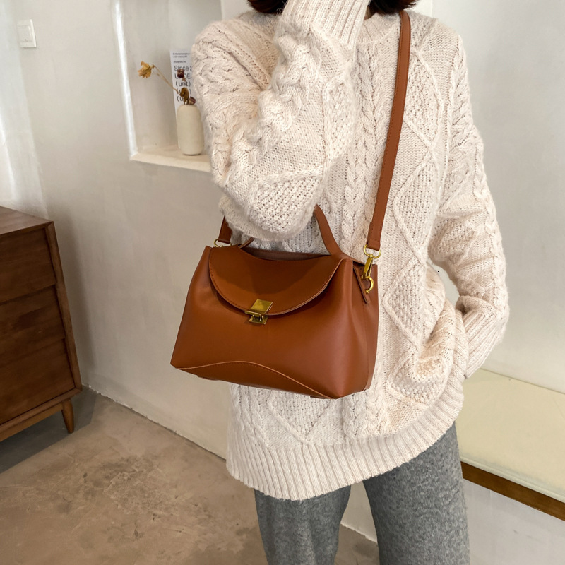 Free Shipping Designer Bag Women's New Trendy Niche Design Fashion Shopping Bag Versatile Large Capacity Lock Handbag Shoulder Crossbody Bag