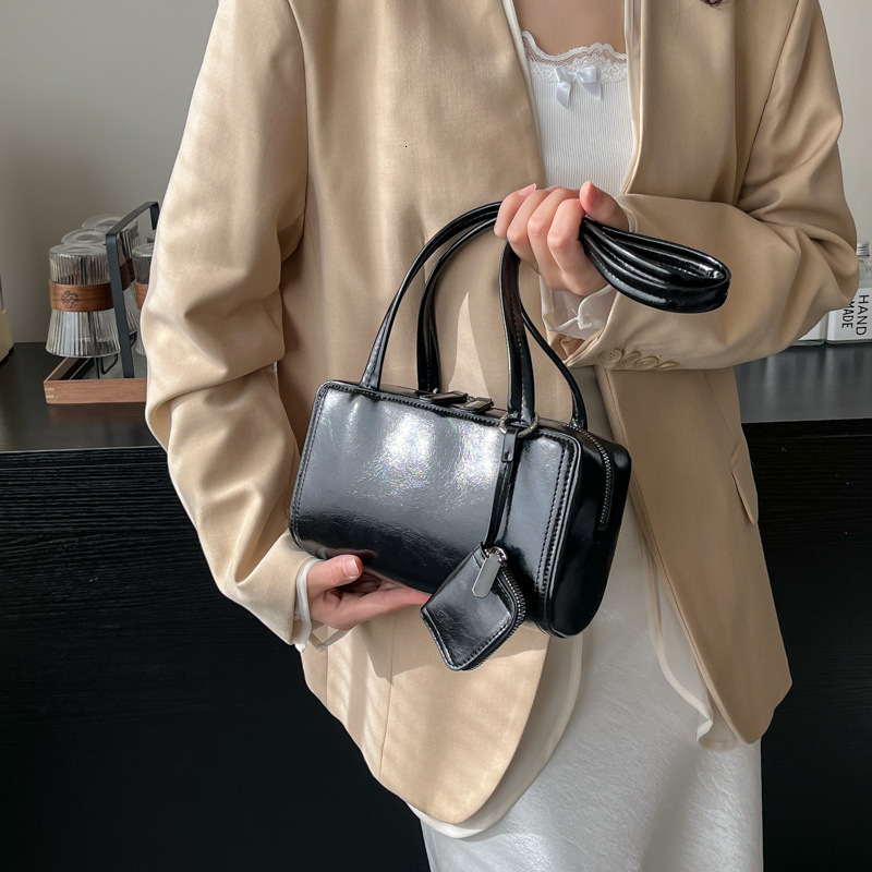 designer Vintage Oil Wax Leather Small Bag for Women 2025 New Fashion Versatile Shoulder Underarm Bag High-end Commuter Handbag