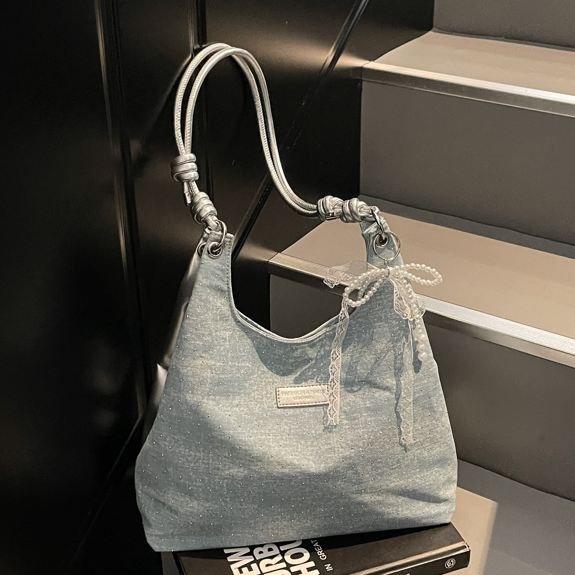 designer Large Capacity Bag for Women 2025 New Pearl Chain Denim Shoulder Bag for College Students Class Commuting Tote Bag