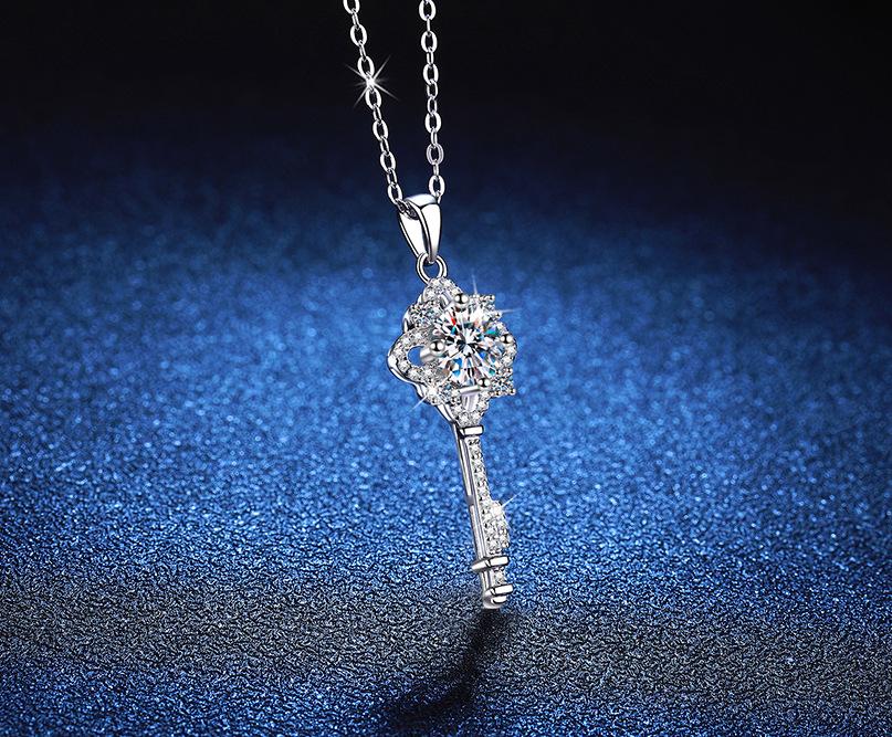 S925 Sterling Silver Moissanite Pendant Necklace with 1ct Moissanite Stone, Four-leaf Clover and Key Design, Elegant Jewelry for Women