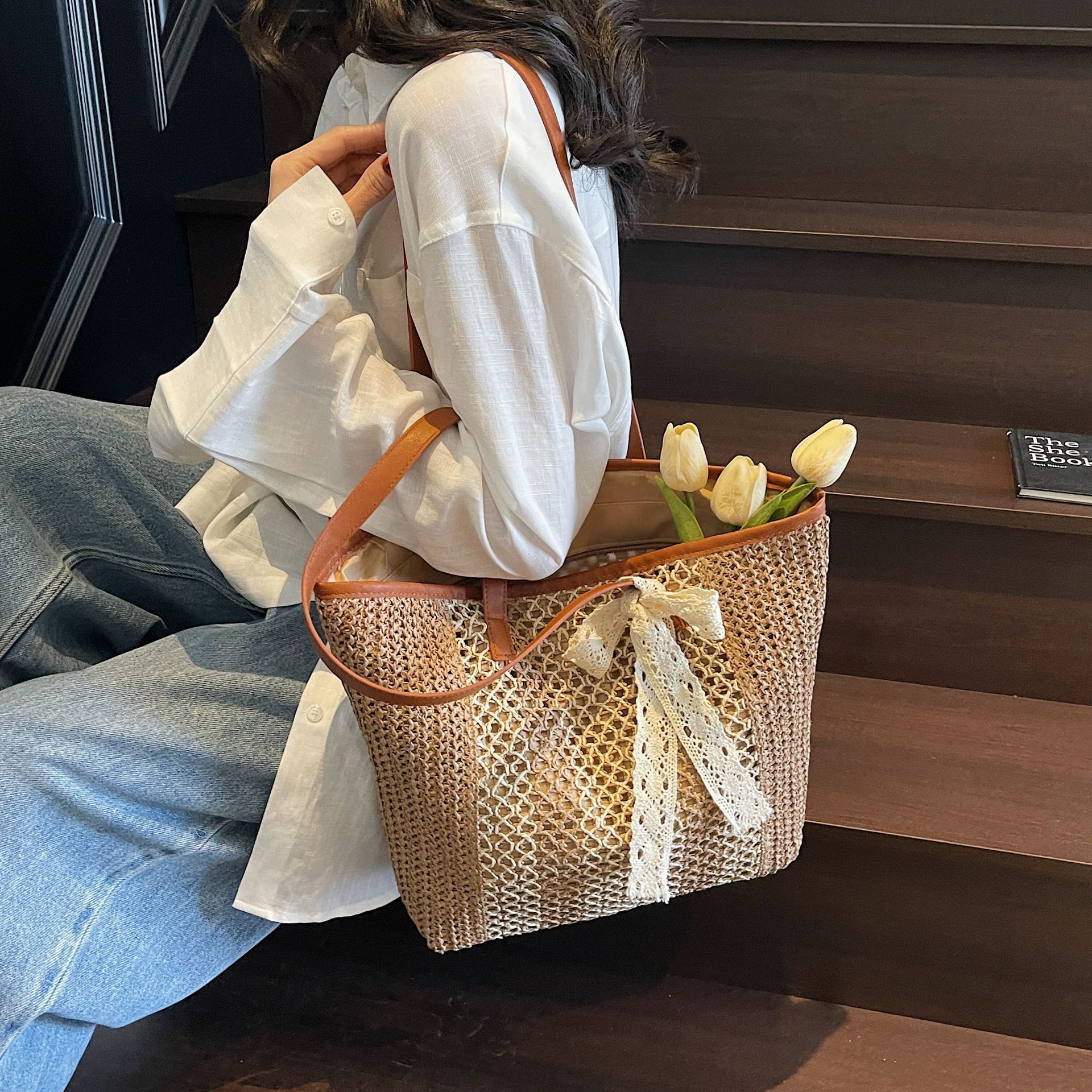 designer Summer Large Capacity Straw Woven Bag for Women 2025 New Fashionable Commuter Shoulder Bag Beach Woven Tote Bag