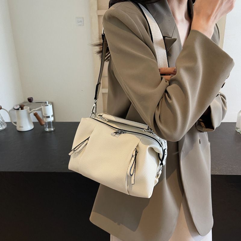 designer Hot-Selling Niche Retro Versatile Handbag for Women 2025 New Fashion Soft Leather Shoulder Crossbody Pillow Bag