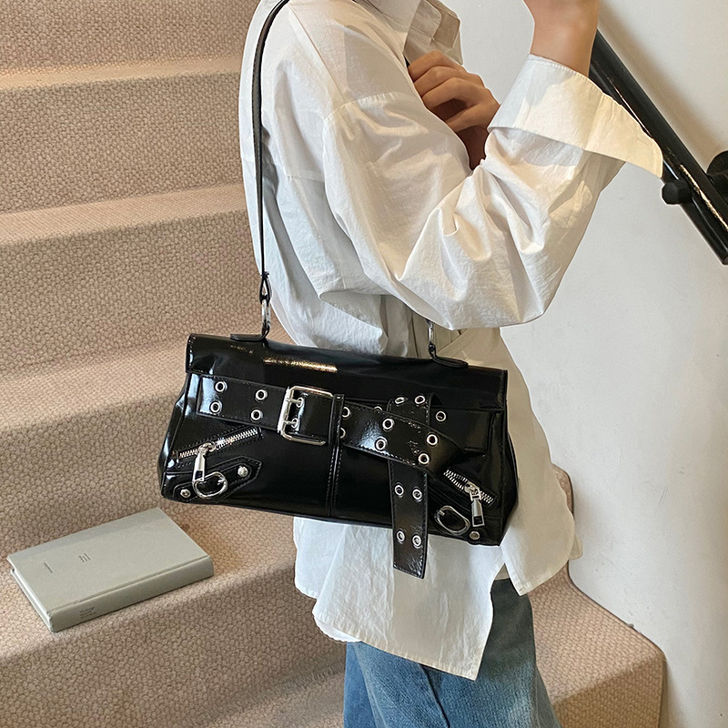 designer 2025 New Fashion Rivet Sweet Cool Style Motorcycle Underarm Bag Women Belt Buckle Trendy Single Shoulder Crossbody Bag