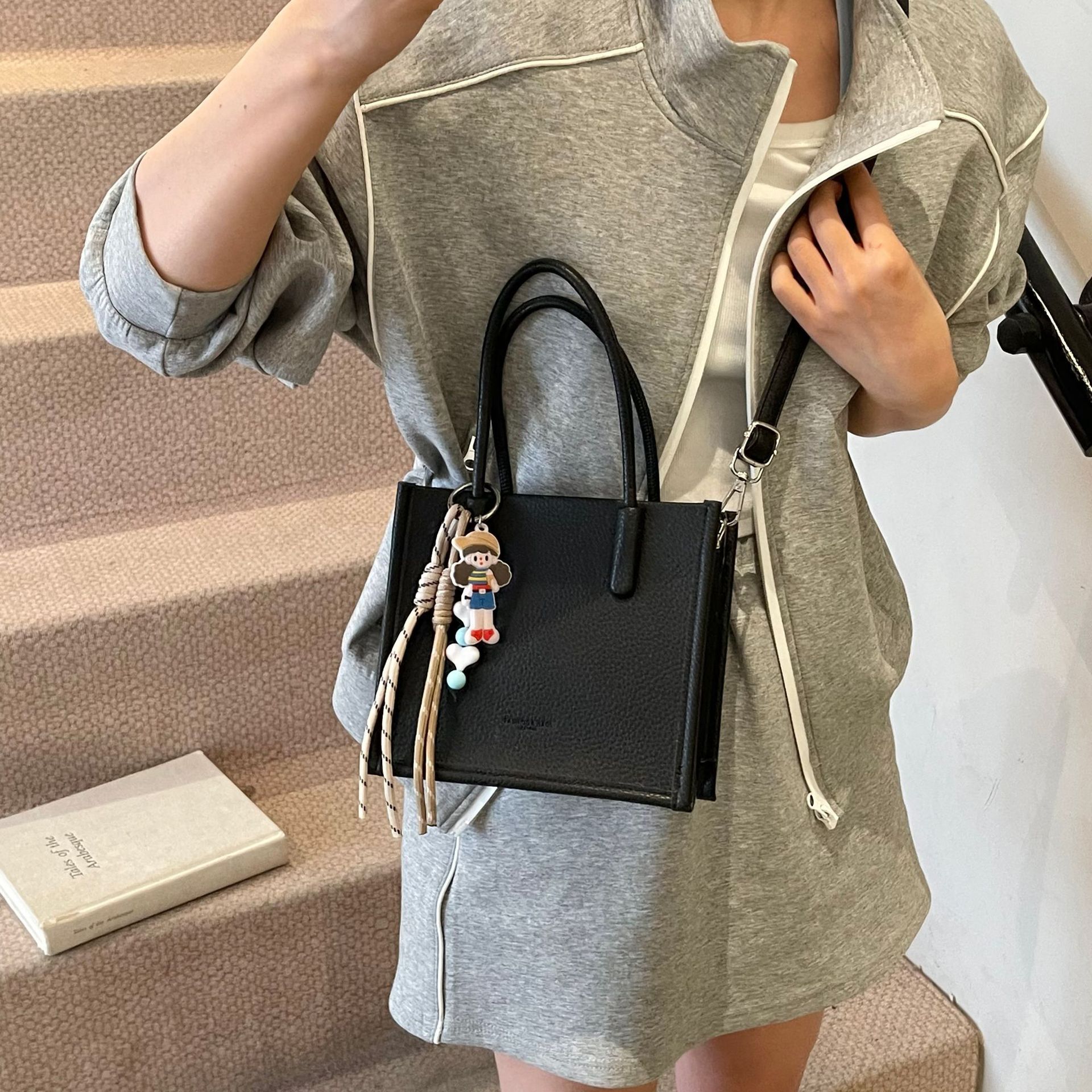 designer Large Capacity Bag for Women Summer 2025 New Fashion High-end Versatile Commuter Shoulder Underarm Tote Bag