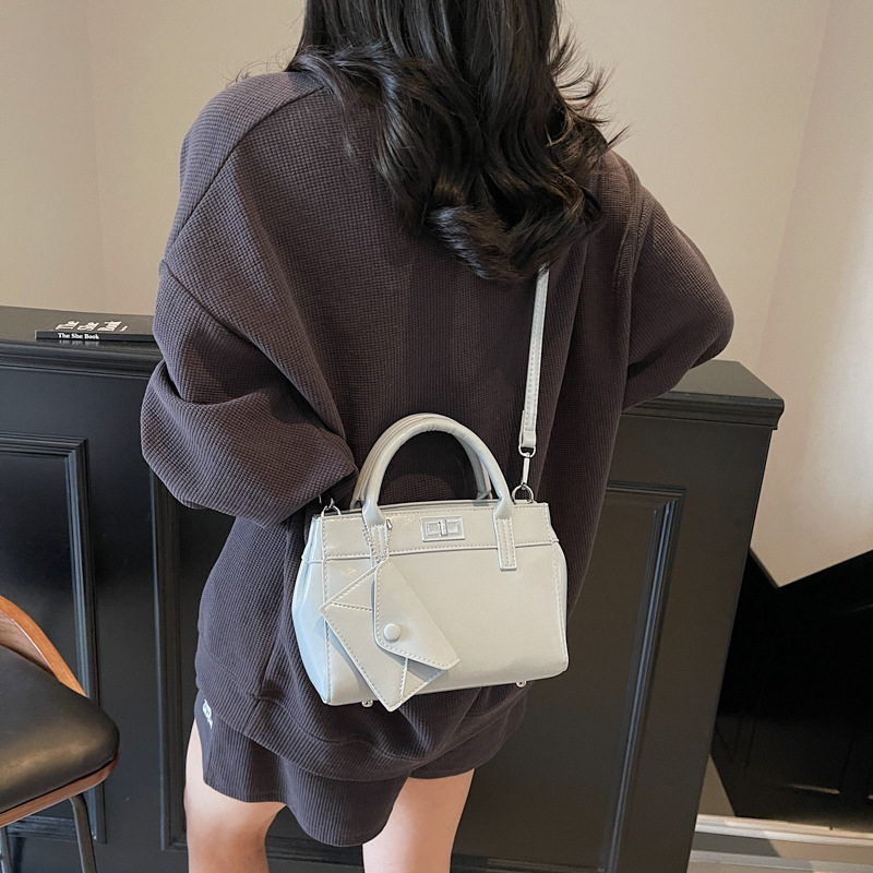 designer High-end Niche Handbag for Women 2025 New Spring/Summer Versatile Crossbody Bag Trendy Simple Tote Bag Bucket Bag