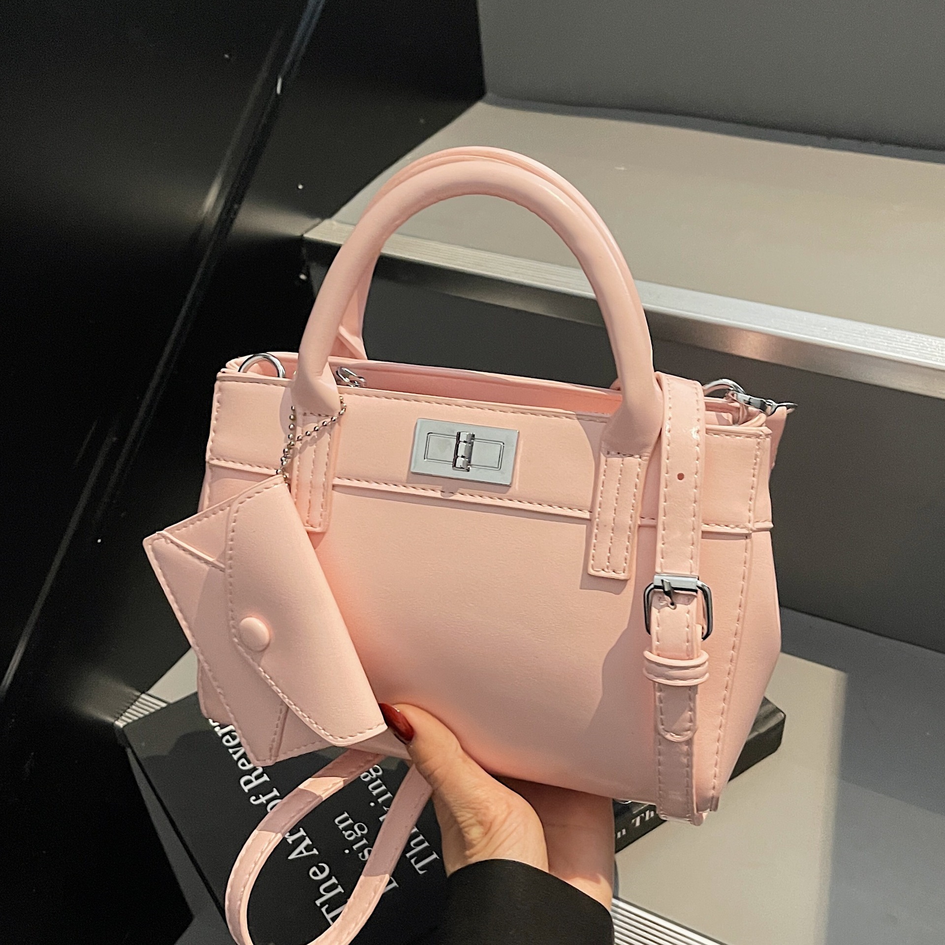designer High-end Niche Handbag for Women 2025 New Spring/Summer Versatile Crossbody Bag Trendy Simple Tote Bag Bucket Bag